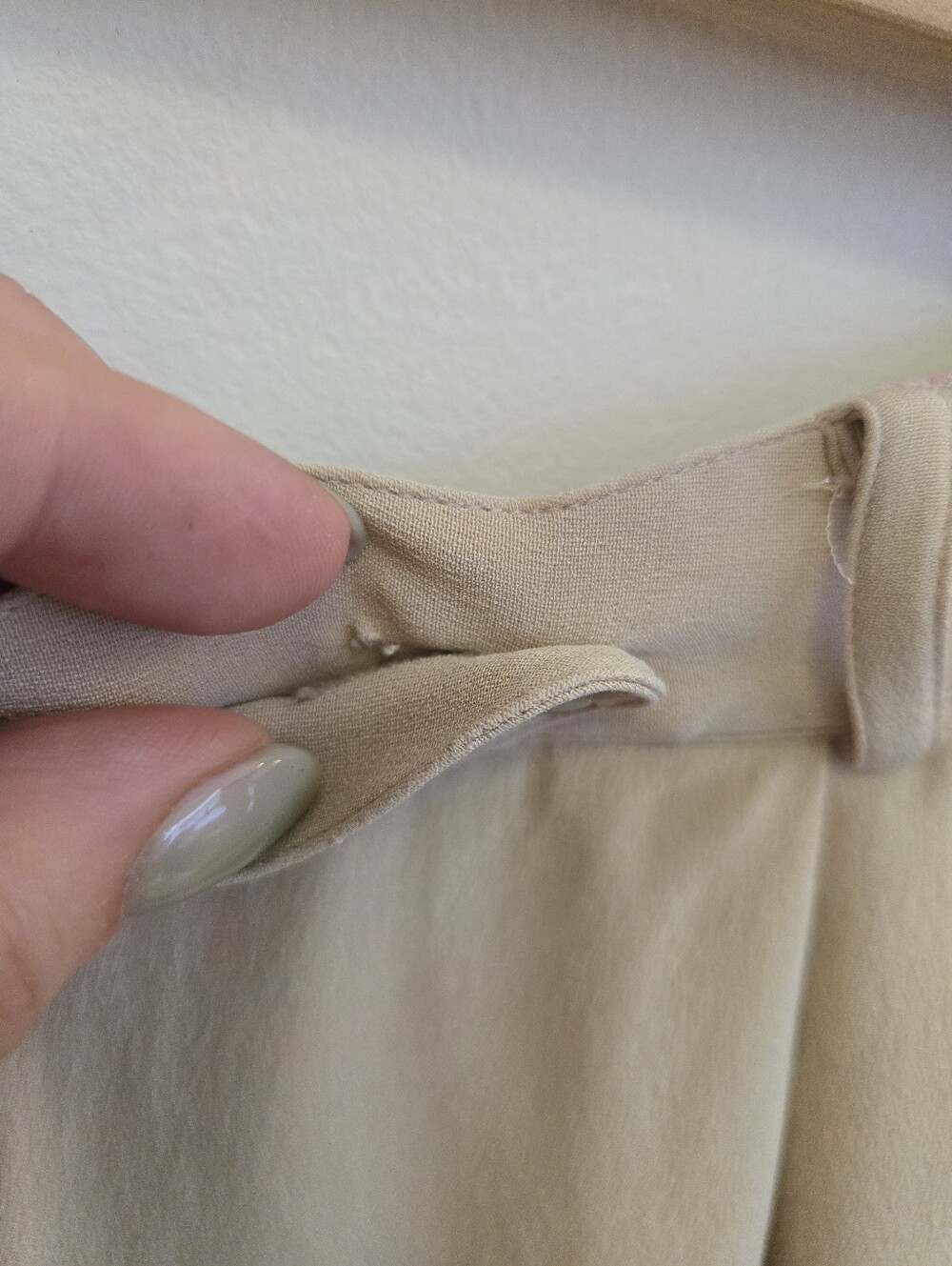 3/$30 Vintage High-Waist Silk Beige Trousers Size S/M - Picture 4 of 11